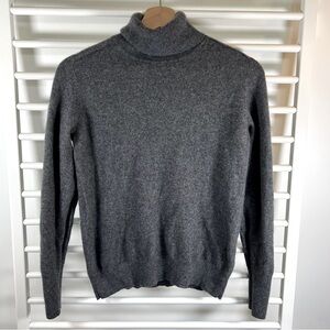 100% Cashmere Women’s Everlane Gray Turtleneck Sweater, Size Small